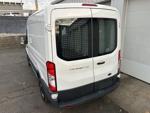 Used 2015 Ford Transit 250 130 Medium Roof image 4