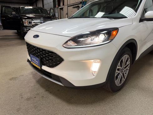 Certified 2022 Ford Escape SEL w/ Technology Package AWD/4WD image 28