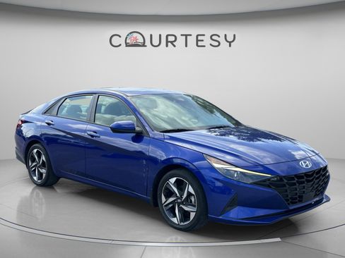 Used 2023 Hyundai Elantra SEL w/ Convenience Package image 9