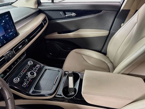 Used 2022 Lincoln Nautilus AWD w/ Premium Package image 24