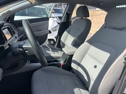 Used 2018 Hyundai Elantra SE w/ SE Connectivity Package 04 image 24