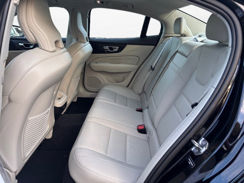 Used 2021 Volvo S60 T5 Momentum w/ Premium Package image 13