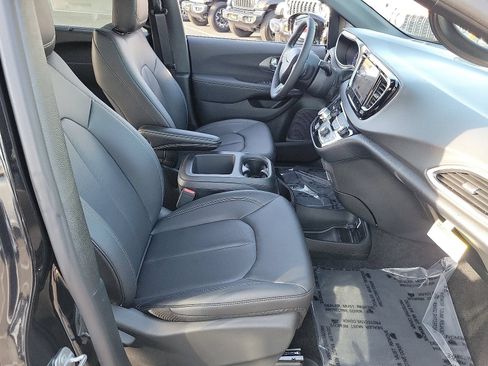 New 2025 Chrysler Voyager LX FWD image 14