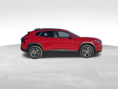 New 2026 Chevrolet Trax LT w/ Driver Confidence Package image 2