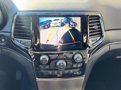 Used 2021 Jeep Grand Cherokee Limited image 15