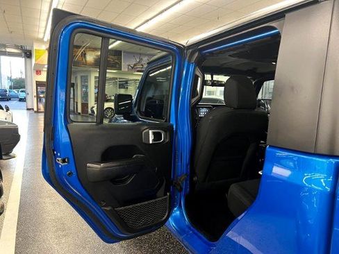 Used 2021 Jeep Gladiator Sport image 15