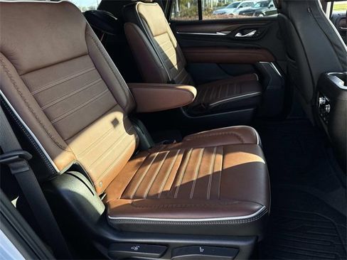 Used 2023 GMC Yukon Denali Ultimate image 11