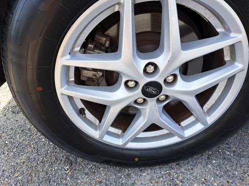 Used 2023 Ford Edge SEL image 30