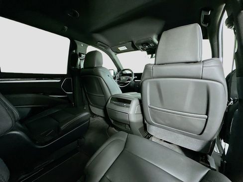 Used 2025 Cadillac Escalade Luxury image 29