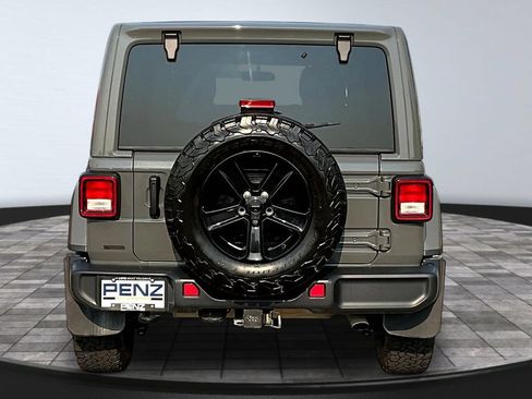Used 2021 Jeep Wrangler Unlimited Sahara AWD/4WD image 6