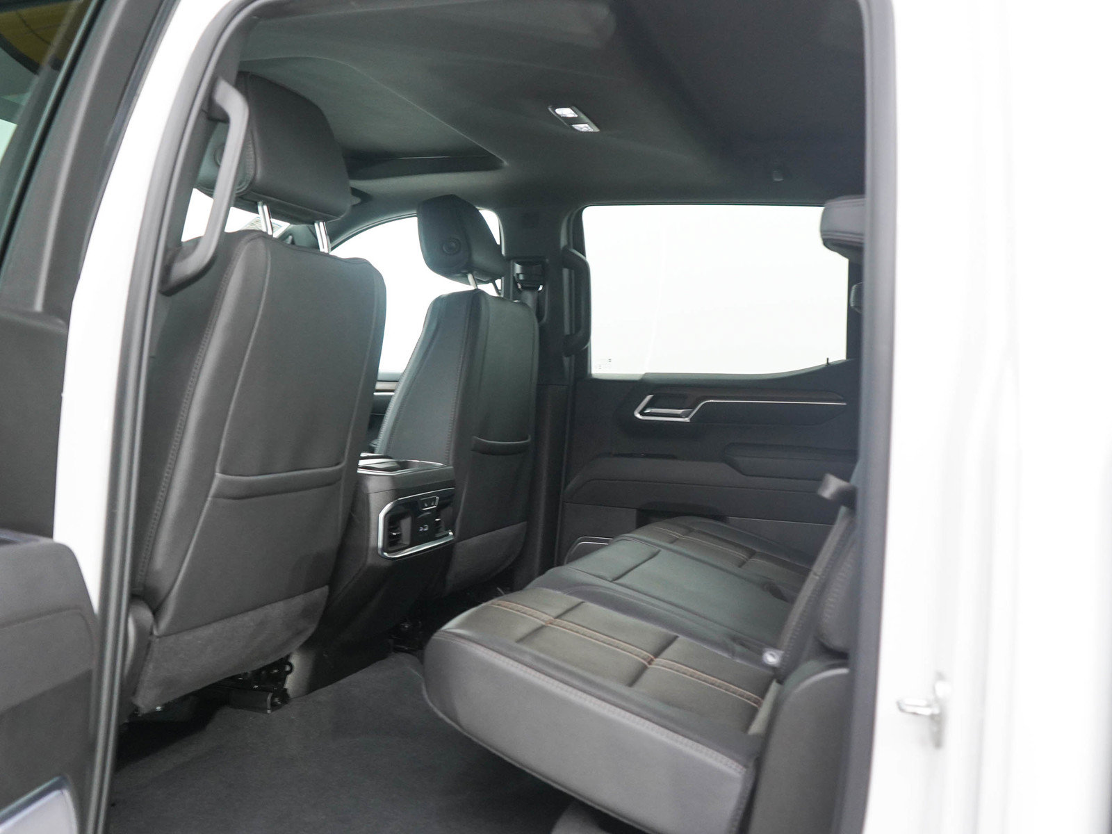 Used 2025 Chevrolet Silverado 1500 High Country AWD/4WD image 16