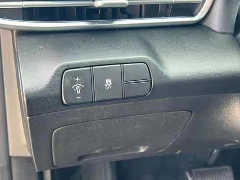 Used 2025 Hyundai Elantra Limited image 28