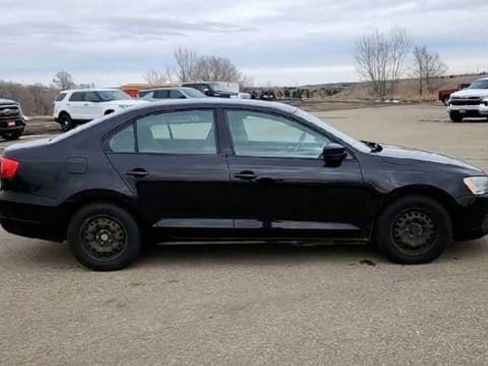 Used 2011 Volkswagen Jetta S image 9