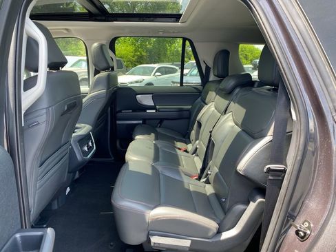 Used 2025 Ford Expedition Max Active AWD/4WD image 8