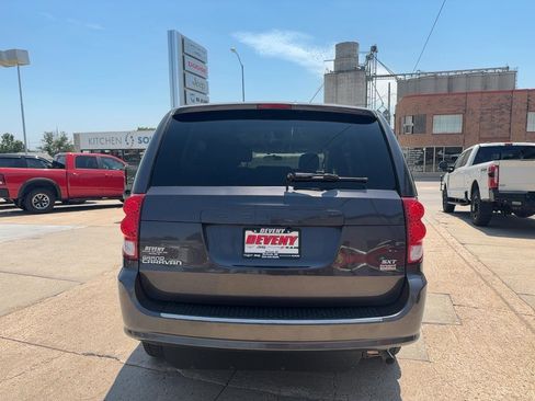 Used 2016 Dodge Grand Caravan SXT FWD image 7