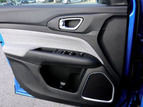 New 2025 Jeep Compass Latitude image 16