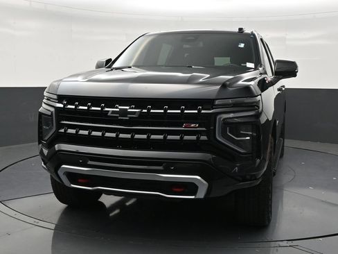 Used 2025 Chevrolet Suburban Z71 w/ Comfort Package AWD/4WD image 8