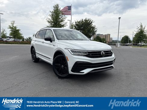 Used 2022 Volkswagen Tiguan SE R-Line AWD/4WD image 1