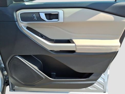 Used 2021 Ford Explorer XLT image 16