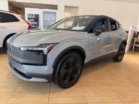 New 2026 Volvo EX30 Cross Country Ultra image 5