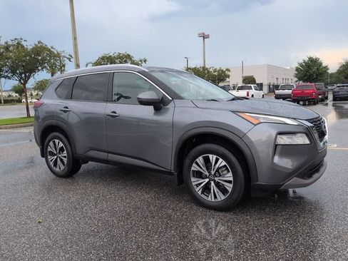 Used 2022 Nissan Rogue SV w/ SV Premium Package FWD image 2