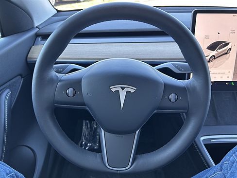 Used 2022 Tesla Model Y Long Range AWD/4WD image 6