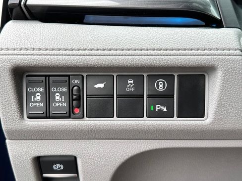 Used 2022 Honda Odyssey Elite image 42