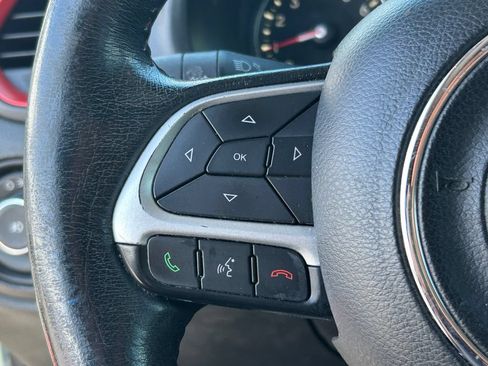 Used 2016 Jeep Renegade Trailhawk w/ Premium Trailhawk Package AWD/4WD image 22