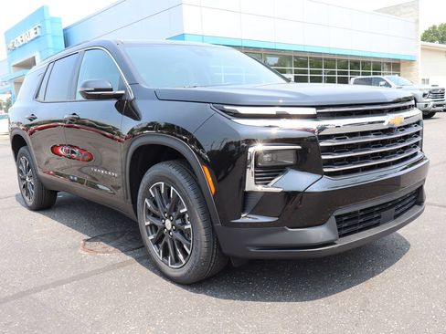 New 2026 Chevrolet Traverse LT w/ Sun and Wheel Package AWD/4WD image 2