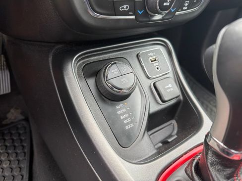 Used 2020 Jeep Compass Trailhawk w/ Cold Weather Group AWD/4WD image 23