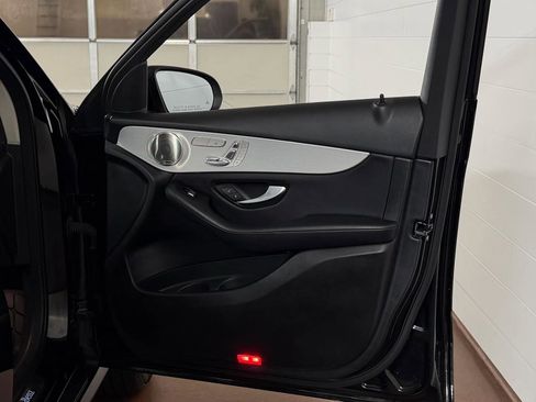 Used 2021 Mercedes-Benz GLC 300 4MATIC image 38