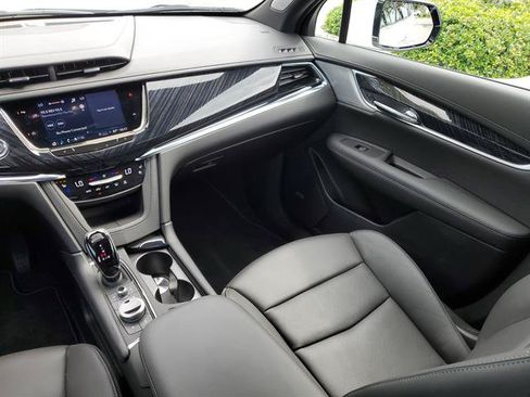 Certified 2025 Cadillac XT6 Premium Luxury FWD image 19
