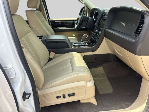 Used 2017 Lincoln Navigator Reserve AWD/4WD image 19