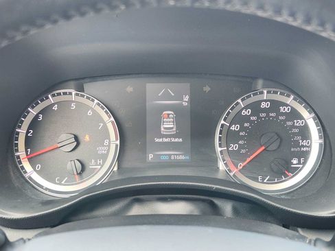 Used 2021 Toyota Highlander LE FWD image 14
