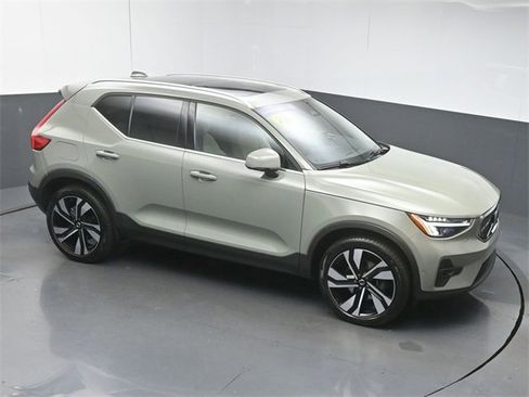 Used 2023 Volvo XC40 B5 Plus w/ Protection Package Premier image 42