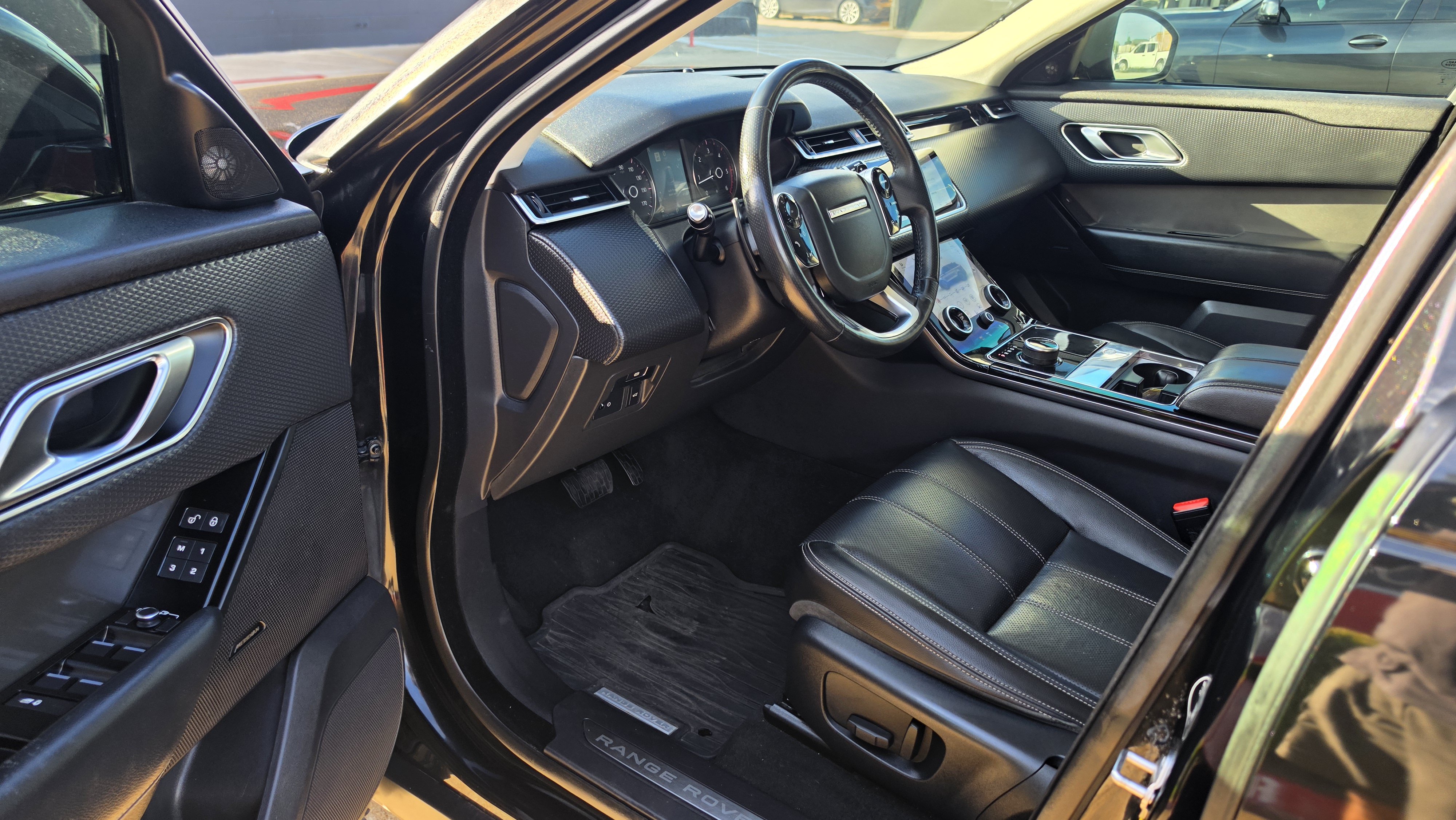 Used 2018 Land Rover Range Rover Velar S AWD/4WD image 23