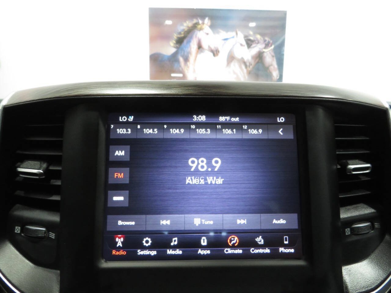 Used 2020 RAM 1500 Laramie AWD/4WD image 21