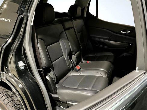 Used 2023 GMC Acadia SLT image 27