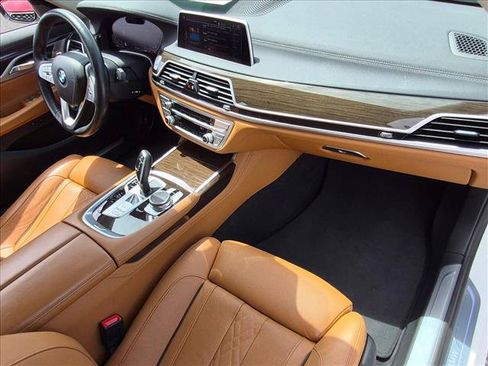 Used 2022 BMW 740i w/ Premium Package RWD image 20