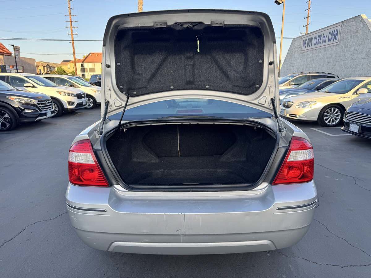 Used 2006 Ford Five Hundred SEL FWD image 17