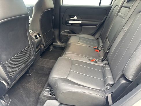 Used 2025 Mercedes-Benz GLB 250 4MATIC image 32