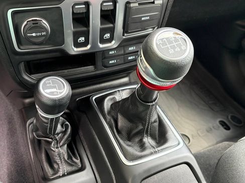 Used 2025 Jeep Wrangler Sport AWD/4WD image 12
