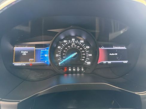 Used 2016 Ford Edge Titanium FWD image 17