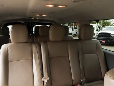 Used 2020 Nissan NV 3500 SL image 37