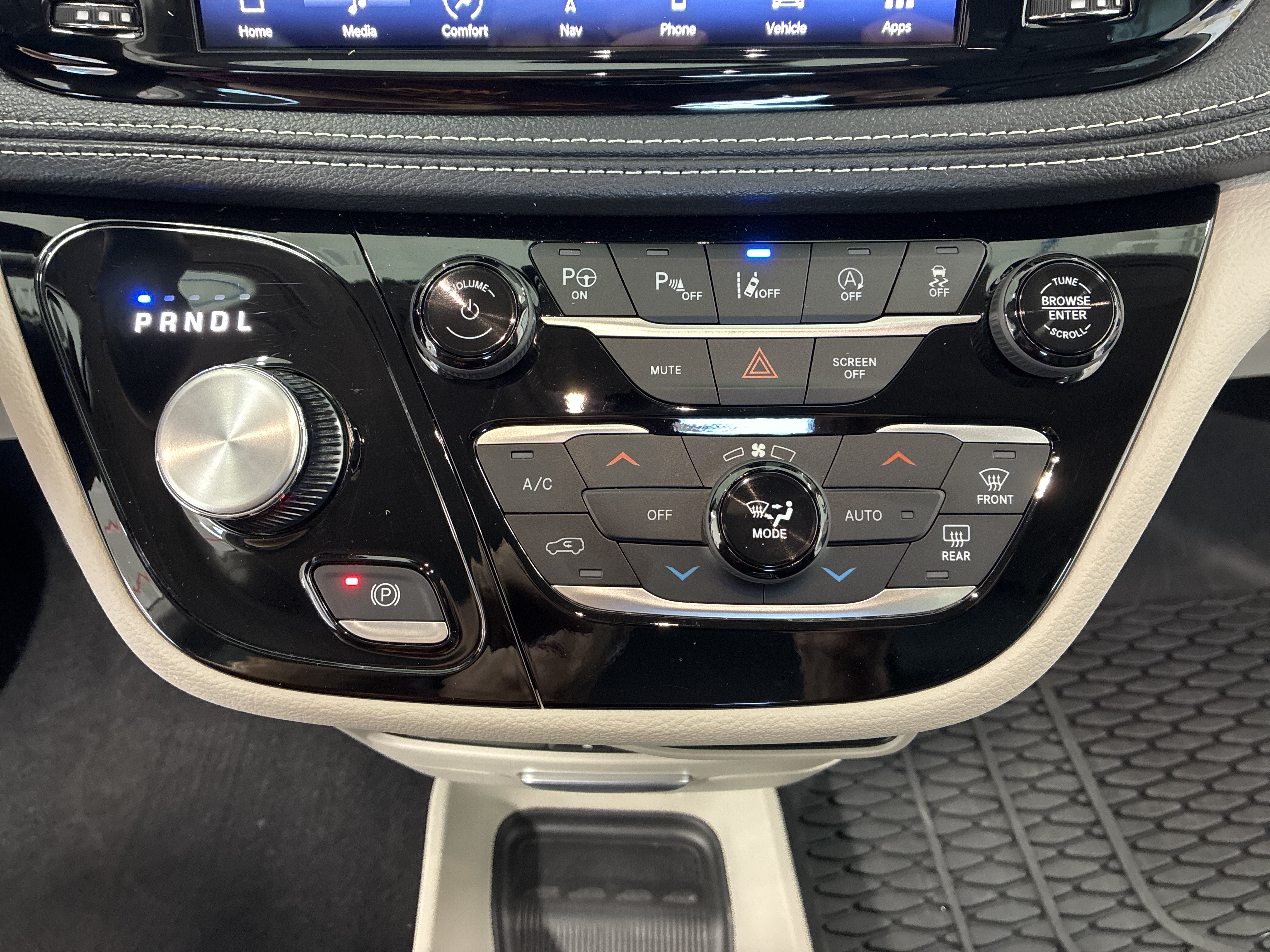 Certified 2024 Chrysler Pacifica Touring-L w/ Uconnect Theater Family Group AWD/4WD image 29