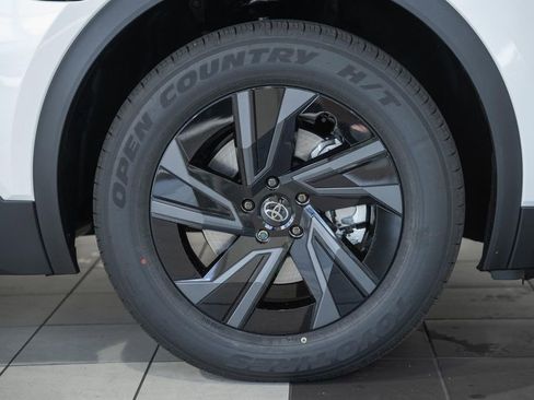 New 2026 Toyota C-HR image 18