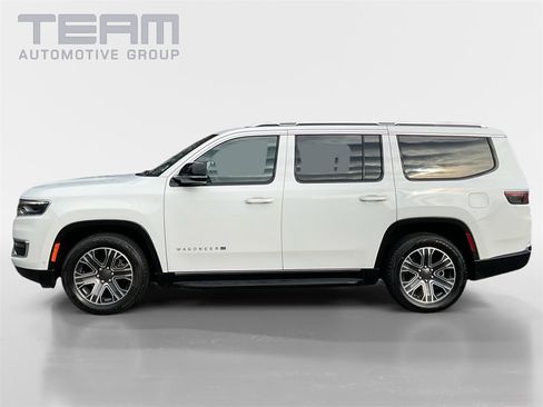 Used 2024 Jeep Wagoneer Series II w/ Flexible Seating Group image 4