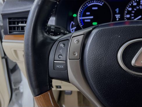 Used 2013 Lexus ES 300h image 19