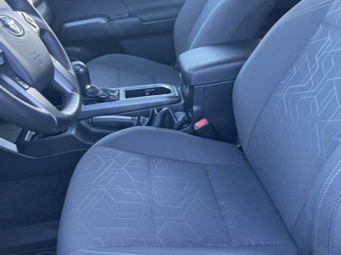 Used 2018 Toyota Tacoma TRD Off-Road image 12