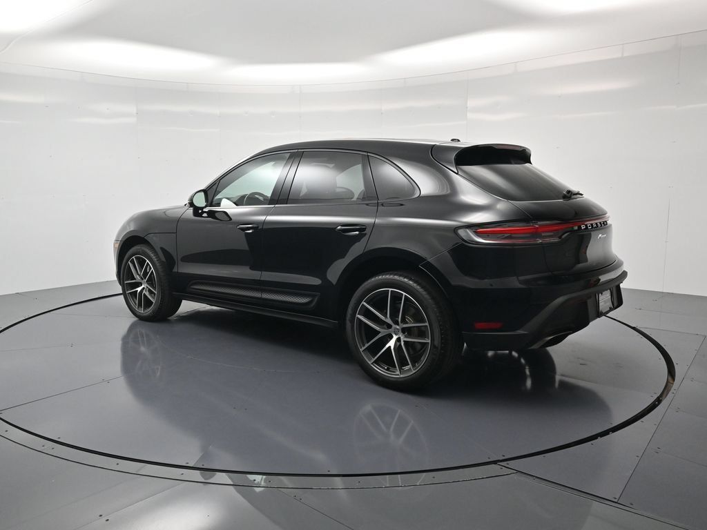 Used 2026 Porsche Macan AWD/4WD image 3